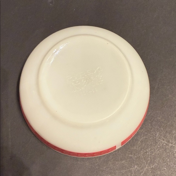 Vintage Pyrex bowl with Autumn Bands Red or Laurel Leaf pattern by Corning 5.5" - Picture 9 of 11